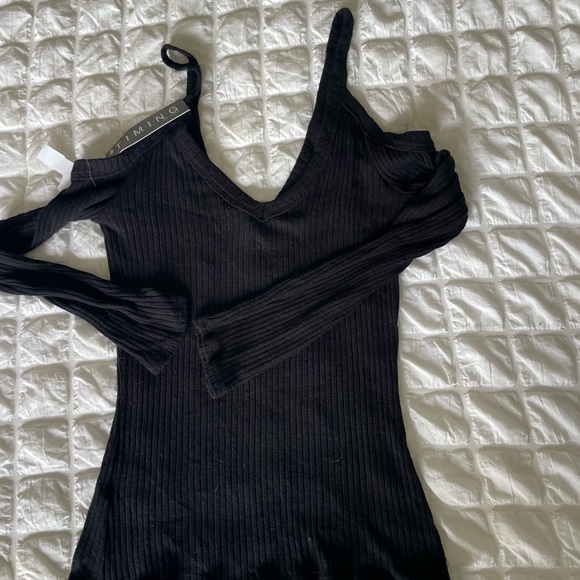 Timing Black Ribbed Cut Out Top - Picture 4 of 4